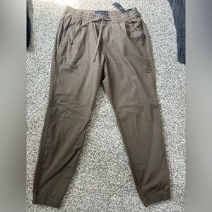 NWT Abercrombie & Fitch Chino Joggers. Medium Brown.